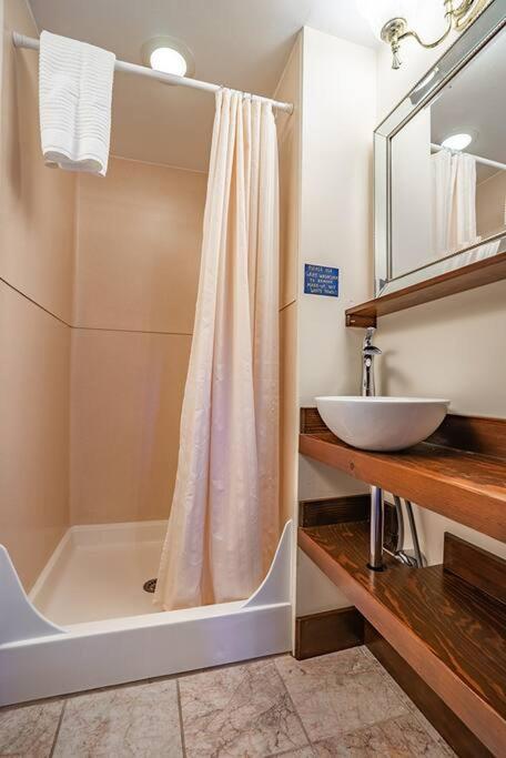 Hébergement de vacances Charming In Historic With Parking - Rm 5 *