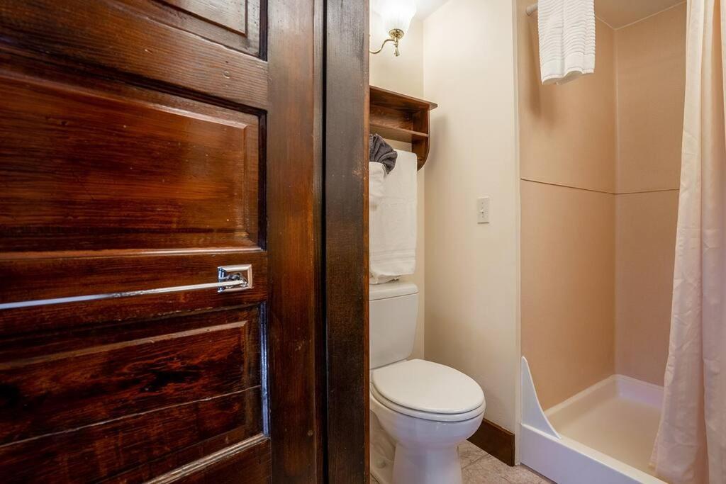 Charming In Historic With Parking - Rm 5 Hébergement de vacances Seattle